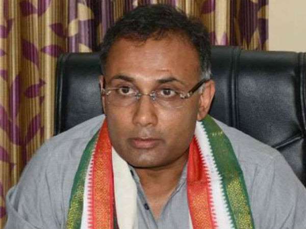 ದಿನೇಶ್ ಗುಂಡೂರಾವ್ ಚರಾಸ್ತಿಯ ವಿವರ