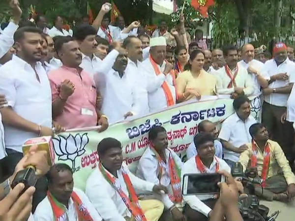 ಜಾತಿಬಣ್ಣಕ್ಕೆ ತಿರುಗಿರುವ ದಿನೇಶ್ ಗುಂಡೂರಾವ್ ಹೇಳಿಕೆ