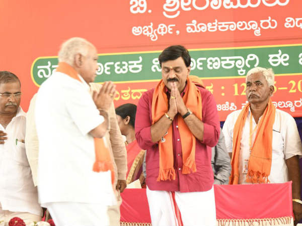 ವೇದಿಕೆಯಲ್ಲಿ ಜನಾರ್ದನ ರೆಡ್ಡಿ ಮಿಂಚಿಂಗ್