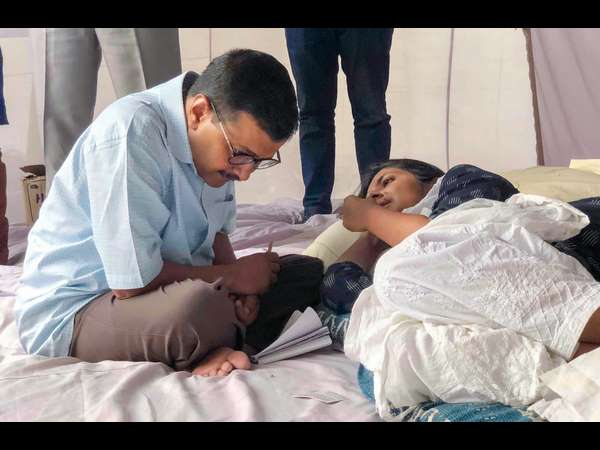 ಸ್ವಾತಿ ಮಳಿವಾಳ್ ಅವರ ಭೇಟಿ ಮಾಡಿದ ಅರವಿಂದ್ ಕೇಜ್ರಿವಾಲ್
