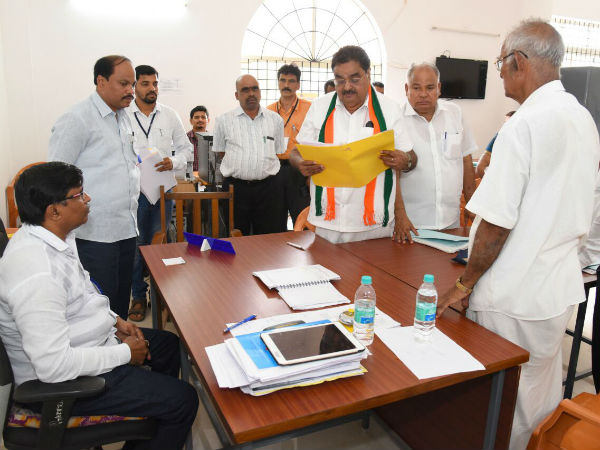 ಮೆರವಣಿಗೆಯಲ್ಲಿ ತೆರಳಿದ ರೈ
