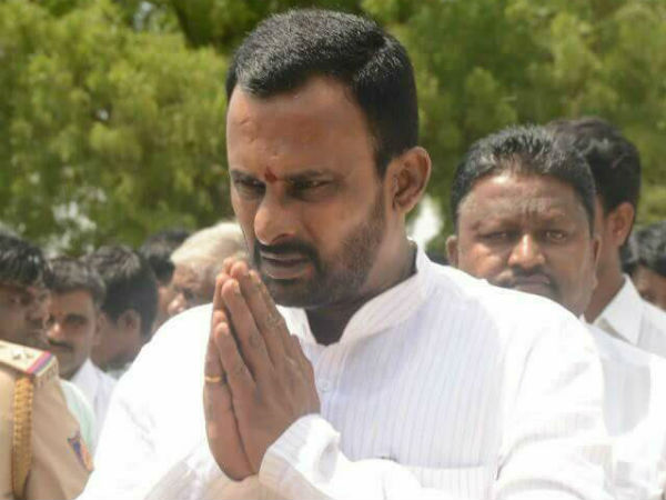 ವಾಸ್ತು ನೋಡಿ ನಾಮಪತ್ರ ಸಲ್ಲಿಸಿದ ಕಾಶಪ್ಪನವರ್