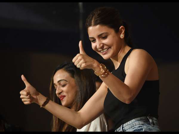ಆರ್ಸಿಬಿ ವಿಜಯೋತ್ಸವದಲ್ಲಿ ಮಿಂದೆದ್ದ ಅನುಷ್ಕಾ