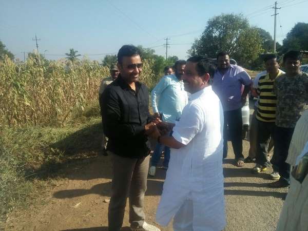 ಪ್ರಹ್ಲಾದ್ ಜೋಶಿ- ಸಂತೋಷ್ ಲಾಡ್ ಫೋಟೋ ವೈರಲ್
