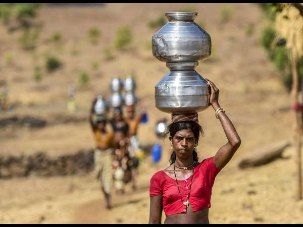 ಒಂದೇ ಬಿಂದಿಗೆ ನೀರಿನಿಂದ ಬದುಕುವ ಜನರು