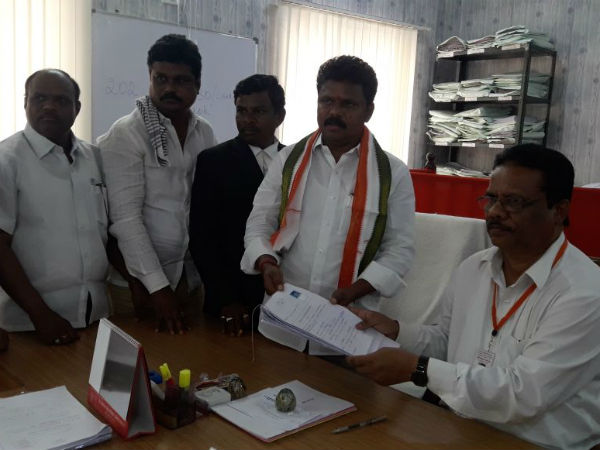 ರಾಯಚೂರಿನಲ್ಲಿ ನಾಮಪತ್ರ ಸಲ್ಲಿಕೆ ಭರಾಟೆ