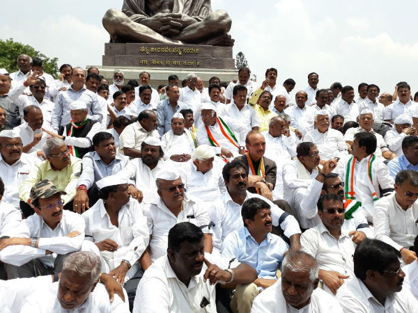 ಕಾಂಗ್ರೆಸ್-ಜೆಡಿಎಸ್ ಪ್ರತಿಭಟನೆ