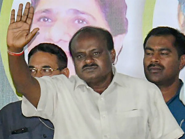 ಟೀಕೆ ಮಾಡುವ ಖಾವಿಧಾರಿಗಳು ರಾಜಕೀಯಕ್ಕೆ ಬರಲಿ