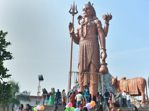 ಬಂದೂಕ ಪುಷ್ಪದಿಂದ ಪೂಜಿಸಿದರೆ ಒಡವೆ ಪ್ರಾಪ್ತಿ