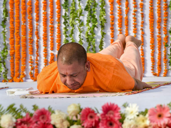 ಮಕಾಡೆ ಮಲಗಿದ ಯೋಗಿ ಆದಿತ್ಯನಾಥ್!