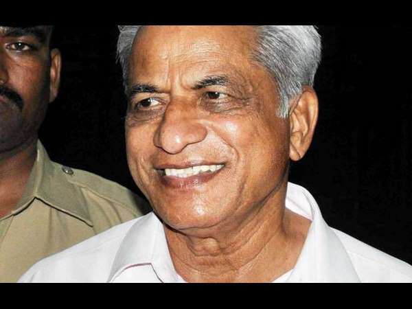 ಪ್ರಶ್ನೆ: ನೀವು ಎಡಫಂಥೀಯರಾ ಅಥವಾ ಬಲಪಂಥೀಯರಾ ?