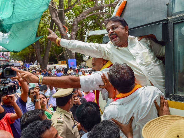 ಕಾಲಾ ಚಿತ್ರ ವಿರೋಧಿಸಿ ಪ್ರತಿಭಟನೆ: ಬಂಧನ