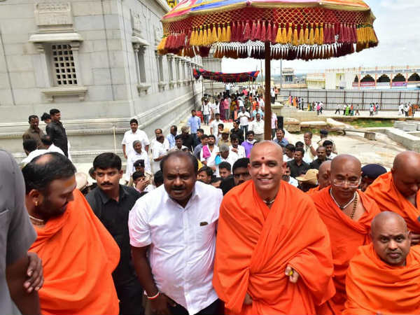 ಅಮಾವಾಸ್ಯೆ ಪೂಜೆಯಲ್ಲಿ ಭಾಗಿ