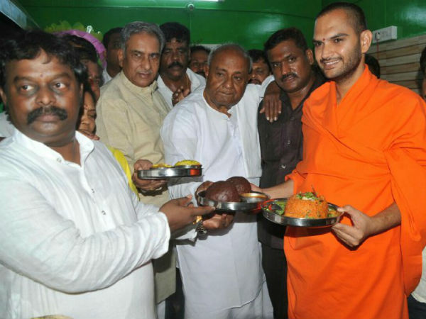 ಆರ್ಯವೈಶ್ಯ ಸಮುದಾಯದ ಟಿ ಎ ಶರವಣ