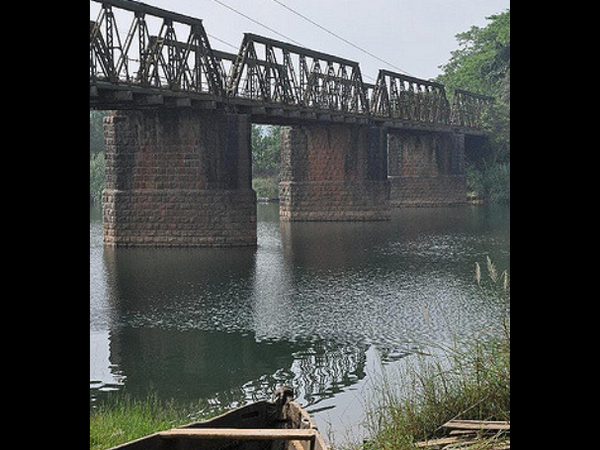 ರಾಷ್ಟ್ರೀಯ ಹೆದ್ದಾರಿಯಲ್ಲಿದೆ ಸೇತುವೆ
