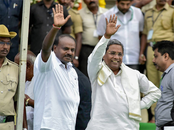 ಕುಮಾರಸ್ವಾಮಿ Vs ಸಿದ್ದರಾಮಯ್ಯ 'ಬಜೆಟ್' ಜಟಾಪಟಿ