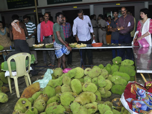 ಬಾಯಿ ಚಪ್ಪರಿಸಿದ ಜನರು