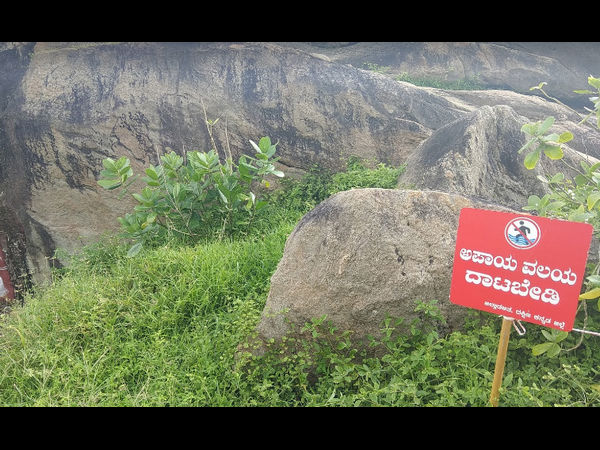 ಲಾಠಿ ಜೊತೆಗೆ ಸಮವಸ್ತ್ರ