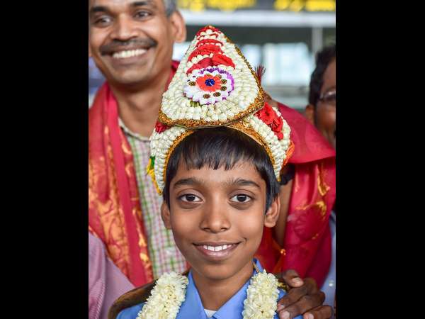 ಭಾರತದ ಅತಿ ಕಿರಿ ಗ್ರ್ಯಾಂಡ್ ಮಾಸ್ಟರ್ ಆರ್ ಪ್ರಜ್ಞಾನಂದ್ಗೆ ಅದ್ಧೂರಿ ಸ್ವಾಗತ
