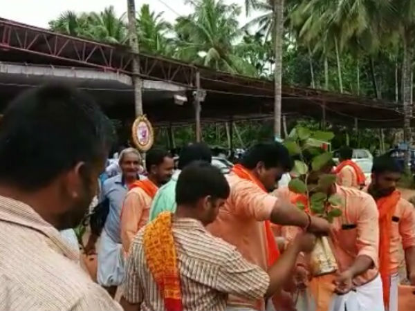 ಎಲ್ಲರಿಗೂ ಒಂದೊಂದು ಹಣ್ಣಿನ ಗಿಡದ ಉಡುಗೊರೆ