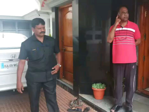 ಪ್ರಶ್ನೆ: ನೀವು ಚಿಂತಕ ಭಗವಾನ್ ಜೊತೆ ಹೆಚ್ಚು ಕಾಣಿಸಿಕೊಳ್ಳುತ್ತಿದ್ದೀರಲ್ಲಾ? ಸಿದ್ದರಾಮಯ್ಯ ಪರ ಅವರು ನಿಲುವಿಗೆ ನಿಮ್ಮ ಅಭಿಪ್ರಾಯವೇನು?