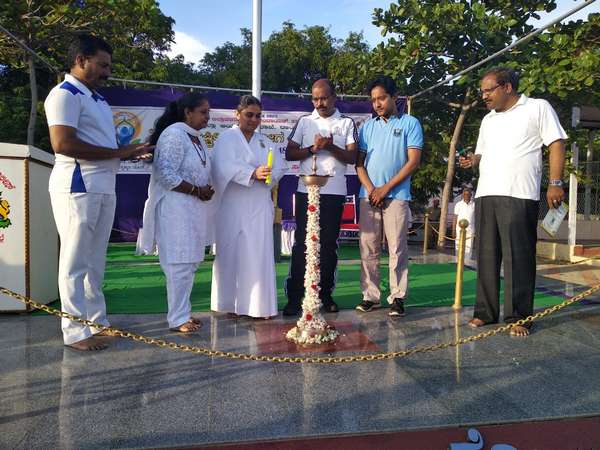 ರಾಯಚೂರಿನಲ್ಲಿ ಜಿಲ್ಲಾಡಳಿತದಿಂದ ಯೋಗ ದಿನಾಚರಣೆ ಆಯೋಜನೆ