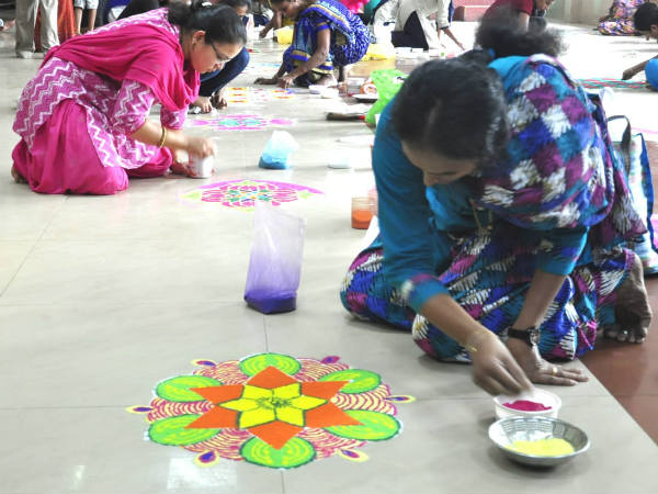 ಹೂ ಕಟ್ಟಿದ ಅಜ್ಜಿಯರು