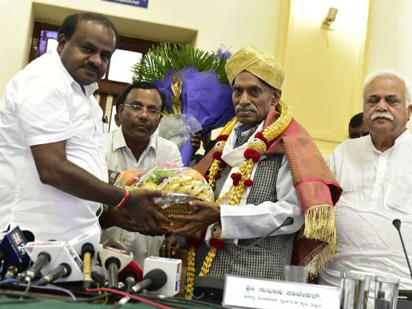 ಕಂದಾಯ ಅದಾಲತ್ ಅರ್ಜಿ ವಿಲೇವಾರಿ ಮಾಡಿ