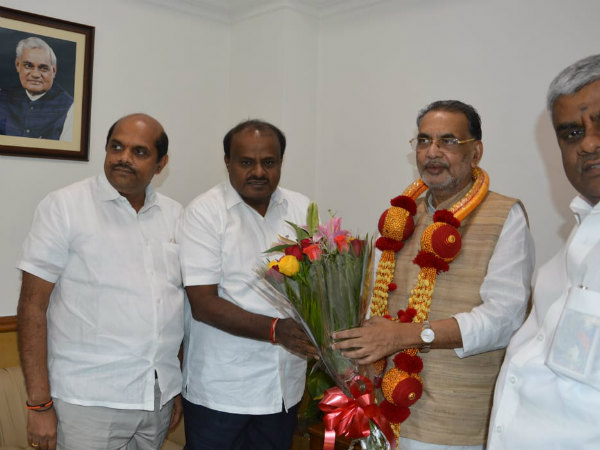 ಈರುಳ್ಳಿ, ಟೊಮೊಟೊ ಮತ್ತು ಆಲೂಗಡ್ಡೆ