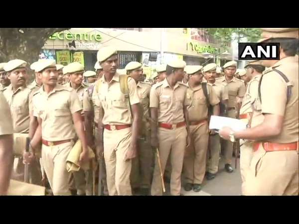 ಆಸ್ಪತ್ರೆ ಮುಂದೆ ಬಿಗಿಬಂದೋಬಸ್ತ್