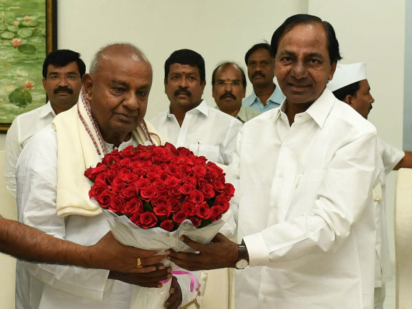 ಎಚ್ಡಿಡಿ, ಕೆಸಿಎಆರ್ ಭೇಟಿ