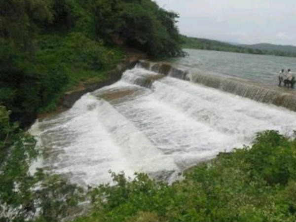 ಕೆರೆಯನ್ನು ಅಭಿವೃದ್ಧಿ ಮಾಡಿ