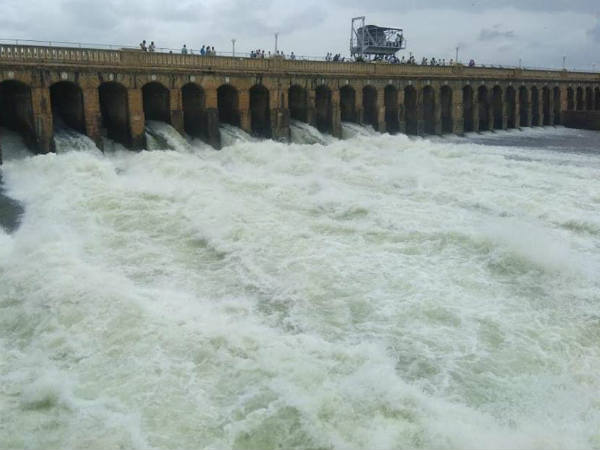 ಸೂಚನಾ ಫಲಕ ಅಳವಡಿಕೆ