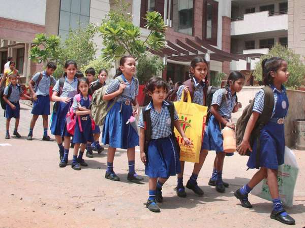 ಕನ್ನಡ ಮಾಧ್ಯಮಗಳ ಜತೆಗೆ ಇಂಗ್ಲಿಷ್ ಮಾಧ್ಯಮ ಆರಂಭ