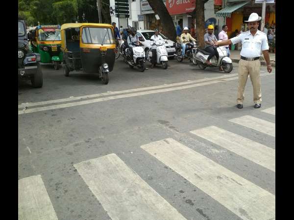 ಸಿಗ್ನಲ್ ಇರುವುದು ಯಾರಿಗಾಗಿ, ವಾಹನ ಓಡಿಸುವ ನಿಮಗಾಗಿ