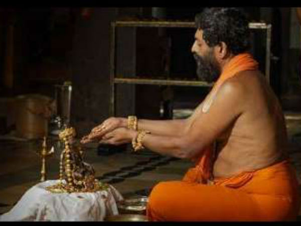 ಶ್ರೀಗಳ ಚಿನ್ನಾಭರಣಗಳ ಮೇಲೆ ಕಣ್ಣು ?