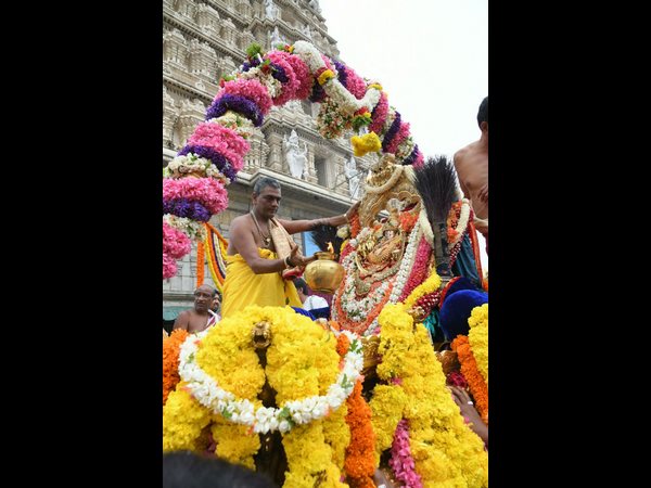 ವಿಶೇಷ ಜಲದ ಅಭಿಷೇಕ