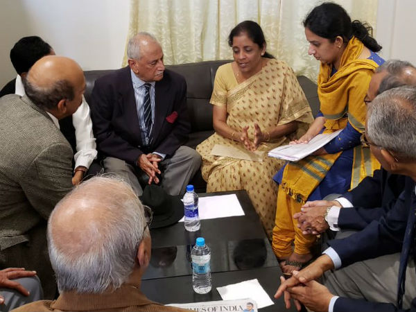 ಸಚಿವೆ ಬಂದಿದ್ದು ಜನರಿಗಾಗಿಯಾ, ಆರ್ಎಸ್ಎಸ್ ಮೆಚ್ಚಿಸಲಾ?