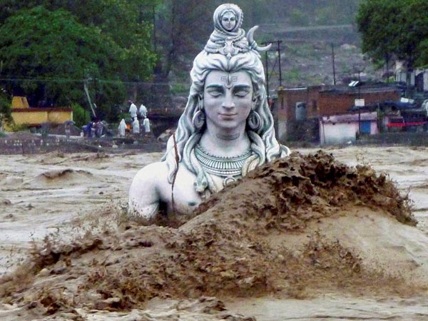 2013, 9,700 ಜನರು ಸಾವು