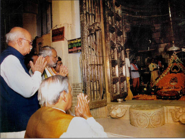 ಮೋದಿ, ಅಡ್ವಾಣಿ ಜೊತೆ