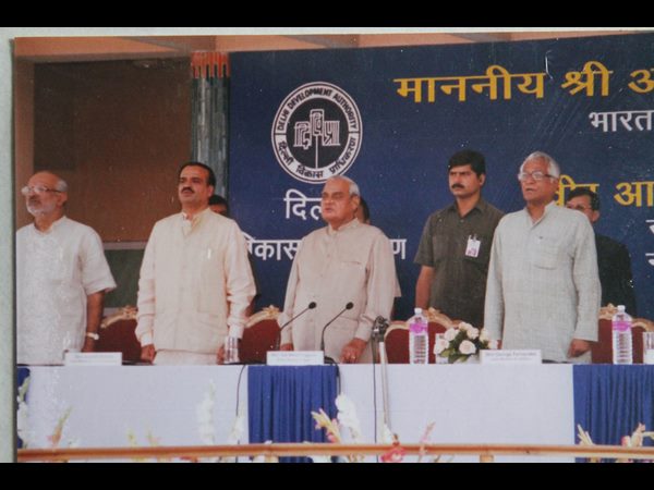 ಮರುಭೂಮಿಯಲ್ಲಿ ನಡೆಸಿದ ಅಣುಸ್ಫೋಟಗಳು