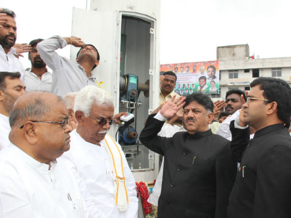 ಬಳ್ಳಾರಿಯಲ್ಲಿ 1000 ಮೀ. ಉದ್ದದ ರಾಷ್ಟ್ರಧ್ವಜ ಪ್ರದರ್ಶನಕ್ಕೆ ಚಾಲನೆ