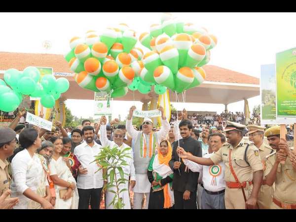 ಮೈಸೂರಿನಲ್ಲಿ ಧ್ವಜಾರೋಹಣ ನೆರವೇರಿಸಿದ ಜಿಟಿಡಿ