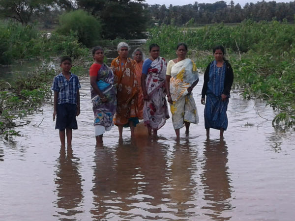 ರೈತರದು ಮಳೆ ನಿಲ್ಲುವುದನ್ನು ಕಾಯೋ ಸ್ಥಿತಿ