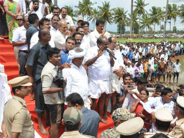 ಬೊಕ್ಕಸ ತುಂಬಿಸುವ ಕೆಲಸ