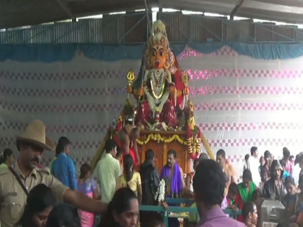 ವರ್ಷಕ್ಕೊಮ್ಮೆ ಮಾರಿ ಹಬ್ಬ