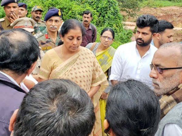 ಕೇಂದ್ರ ಸಚಿವೆ, ಉಸ್ತುವಾರಿ ಸಚಿವರನ್ನು ಹಿಂಬಾಲಿಸುವುದೇ
