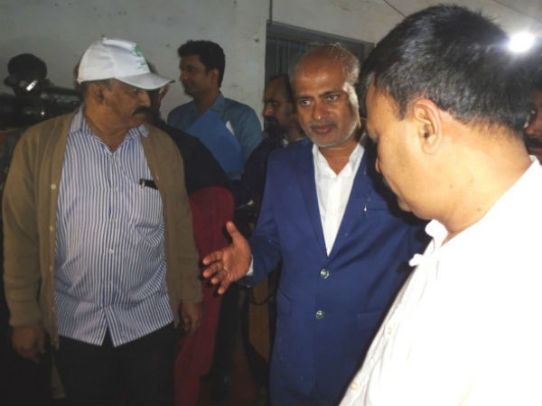 ಕುಸಿಯುತ್ತಿರುವ ರಸ್ತೆಗಳು