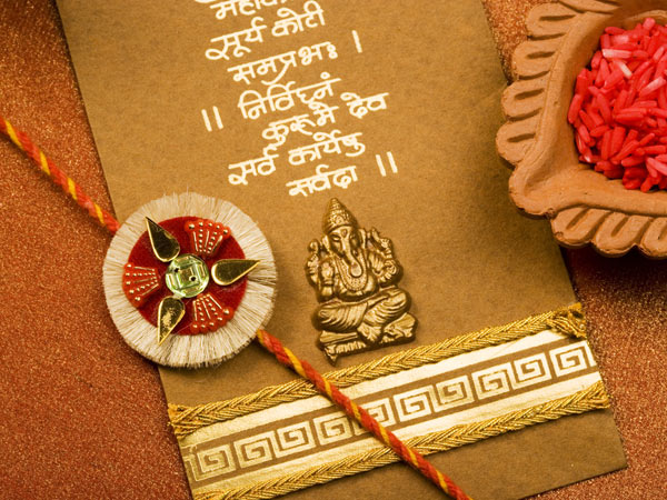 ಮಾರುಕಟ್ಟೆಯಲ್ಲಿವೆ ವಾಸ್ತು ರಾಖಿಗಳು