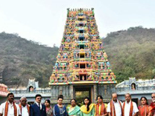 ಸುಮಾರು ಇಪ್ಪತ್ತು ಸಾವಿರ ಬೆಲೆಬಾಳುವ ಸಿಲ್ಕ್ ಸೀರೆ